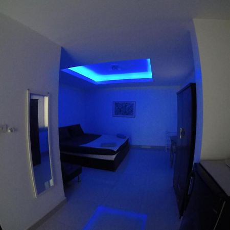 French Connection Hotel Паттайя Экстерьер фото